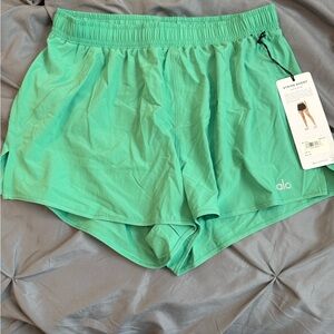 ALO Yoga Green Women's stride Shorts size medium